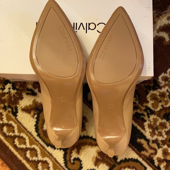 Guess leather heel. - Picture 5 of 6